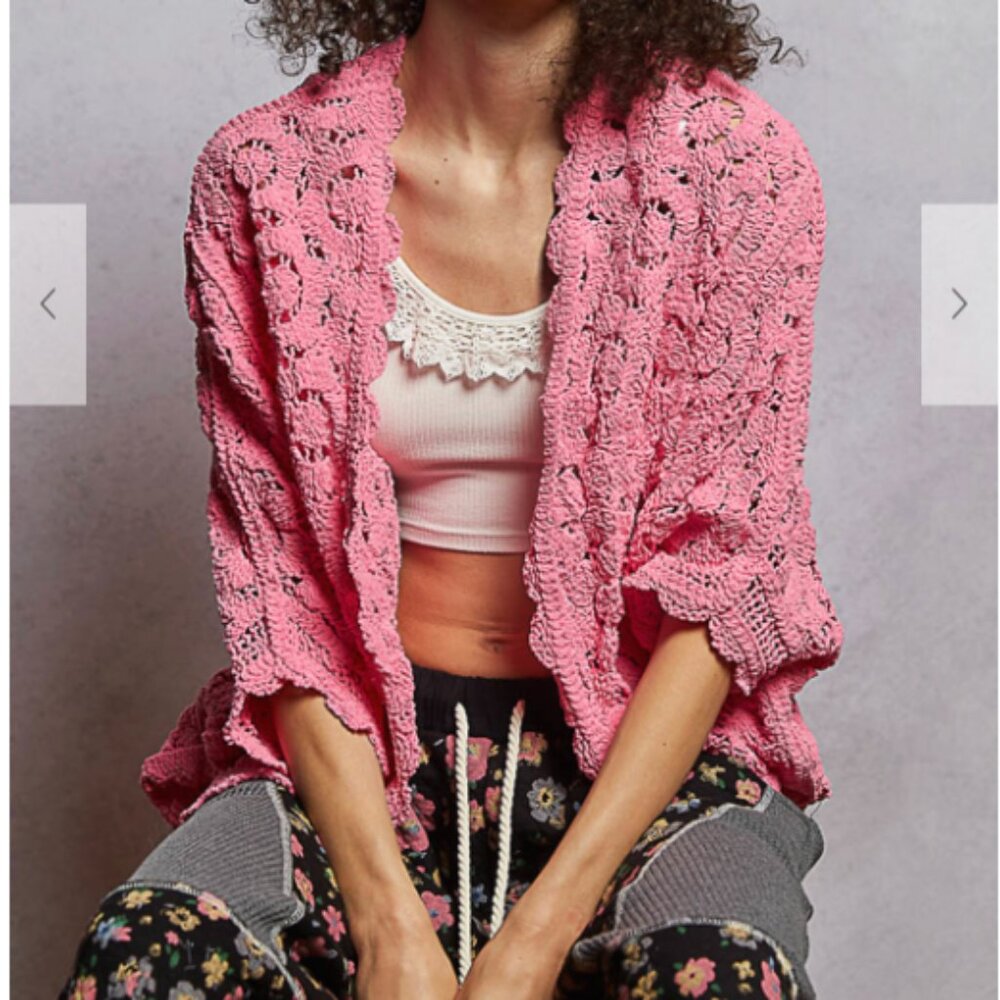 093. Cardigan in chenille with a batwing silhouette and floral pattern detail